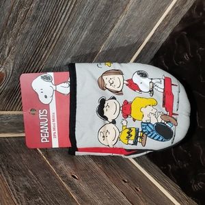 2 pk Peanuts friends mini mitts NWT